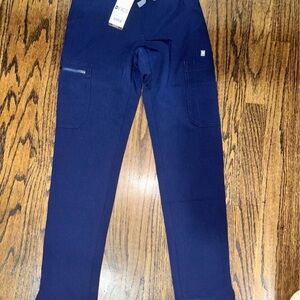 Woman Navy scrubs